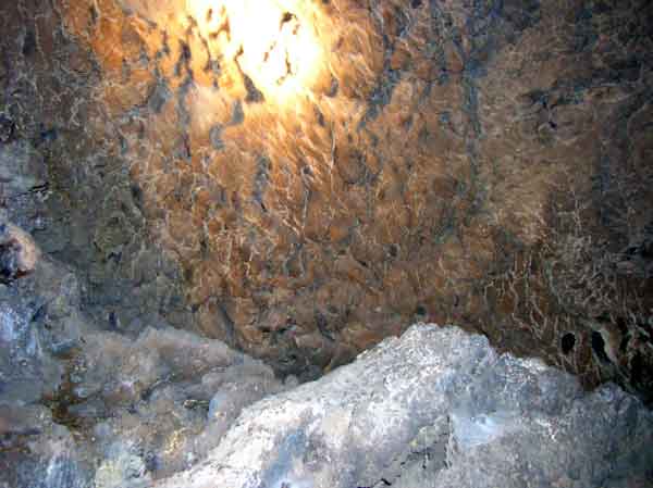 Zone du plafond du tunnel de lave